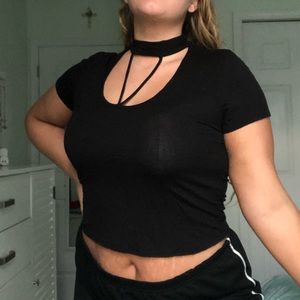 Cutout Neckline Cropped Tee shirt